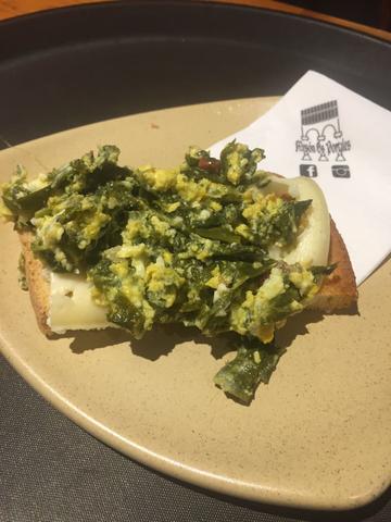 Tosta de Revuelto de Verza y queso del país